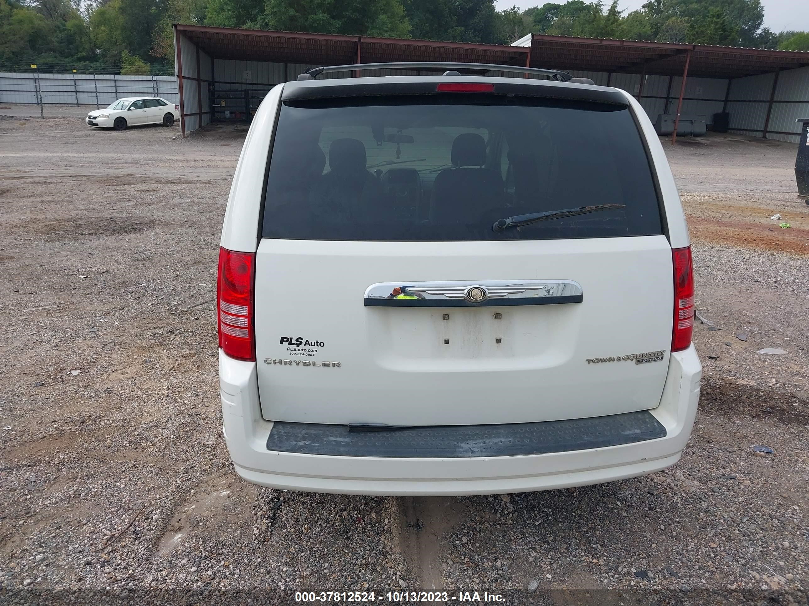 Photo 11 VIN: 2A4RR5D15AR359312 - CHRYSLER TOWN & COUNTRY 