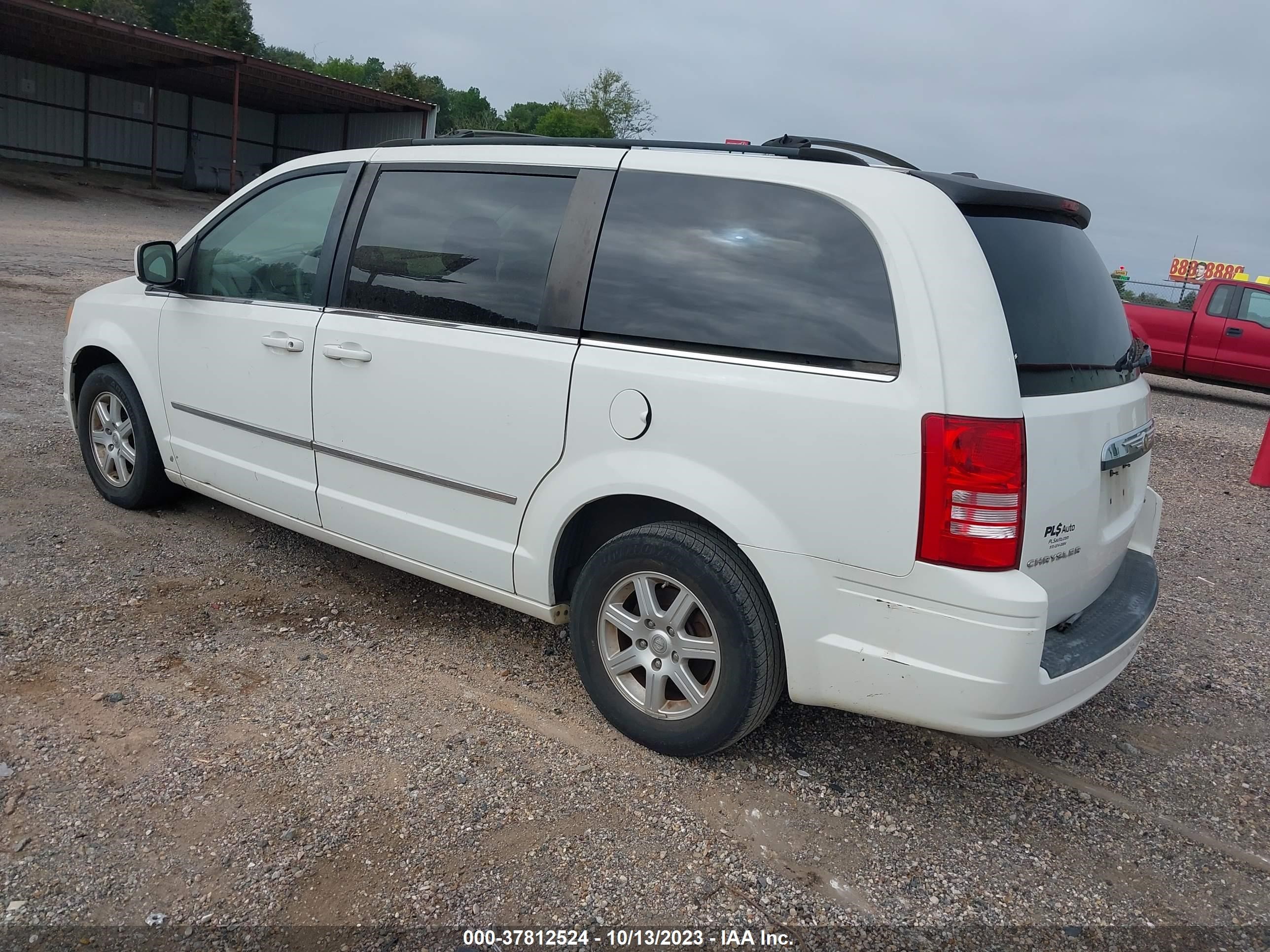 Photo 2 VIN: 2A4RR5D15AR359312 - CHRYSLER TOWN & COUNTRY 