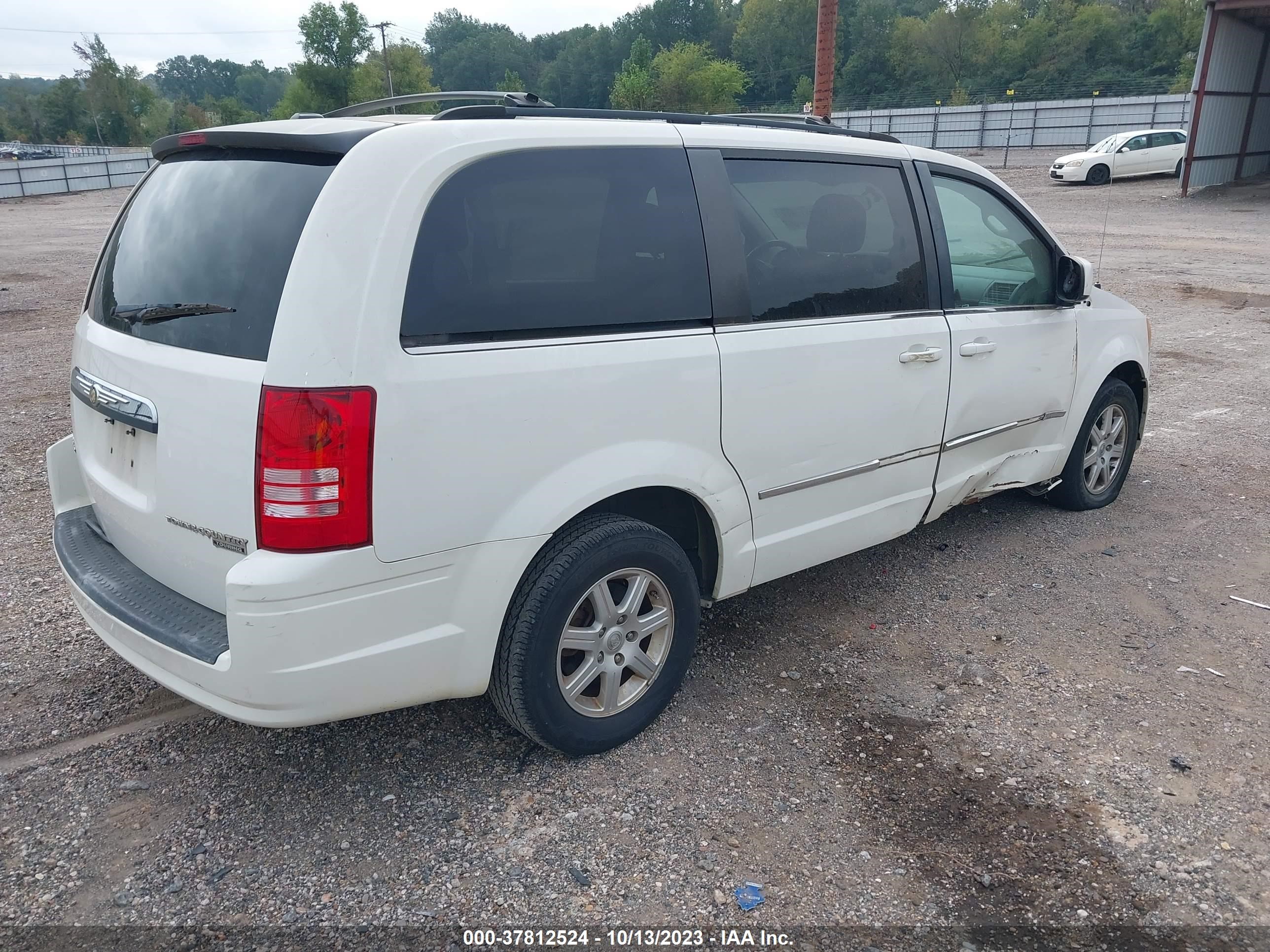 Photo 3 VIN: 2A4RR5D15AR359312 - CHRYSLER TOWN & COUNTRY 