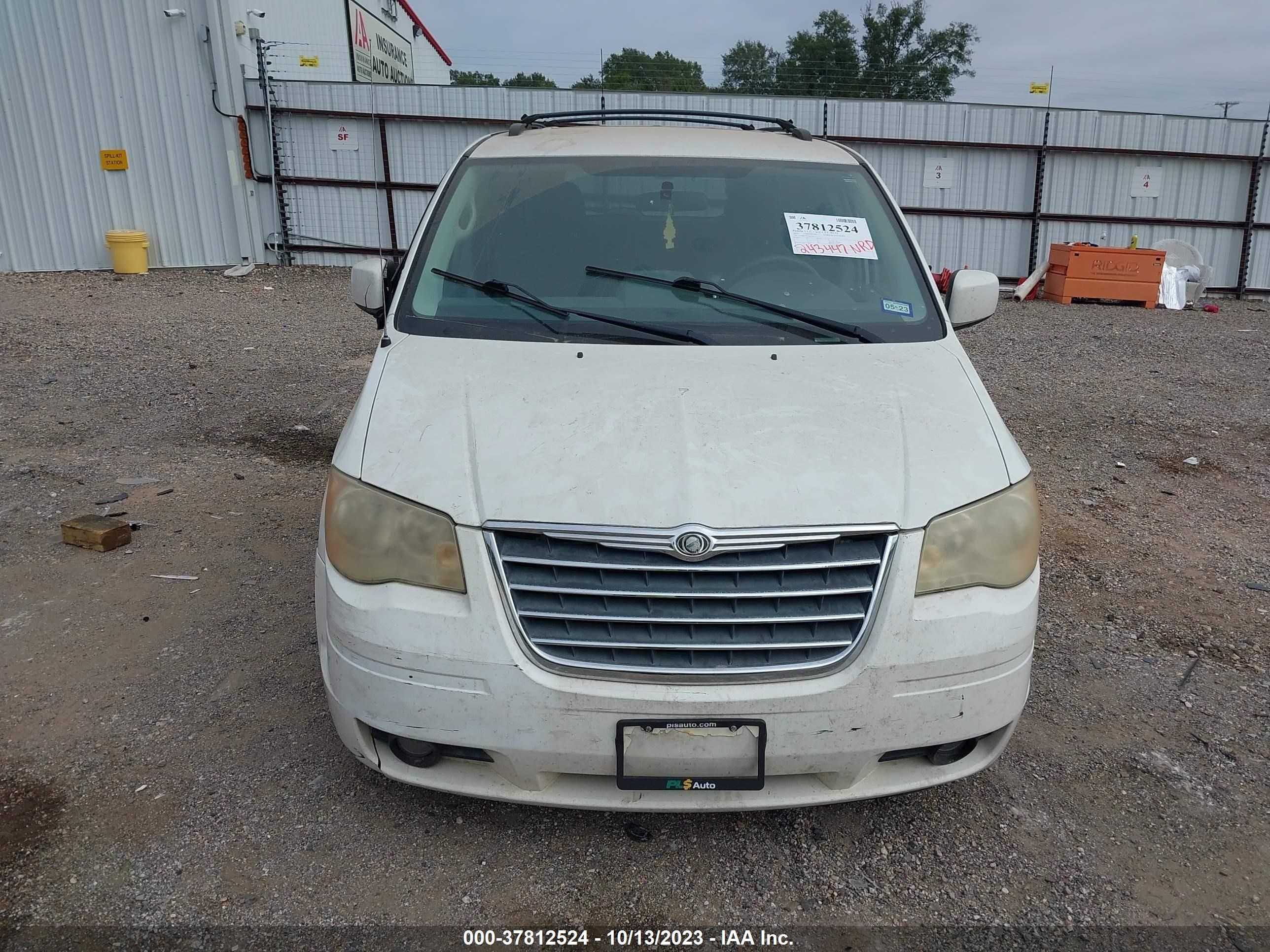 Photo 5 VIN: 2A4RR5D15AR359312 - CHRYSLER TOWN & COUNTRY 