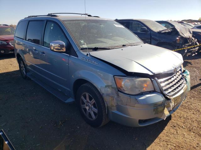 Photo 3 VIN: 2A4RR5D15AR381083 - CHRYSLER TOWN & COU 