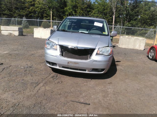 Photo 5 VIN: 2A4RR5D15AR414194 - CHRYSLER TOWN & COUNTRY 