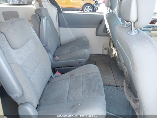 Photo 7 VIN: 2A4RR5D15AR500850 - CHRYSLER TOWN & COUNTRY 