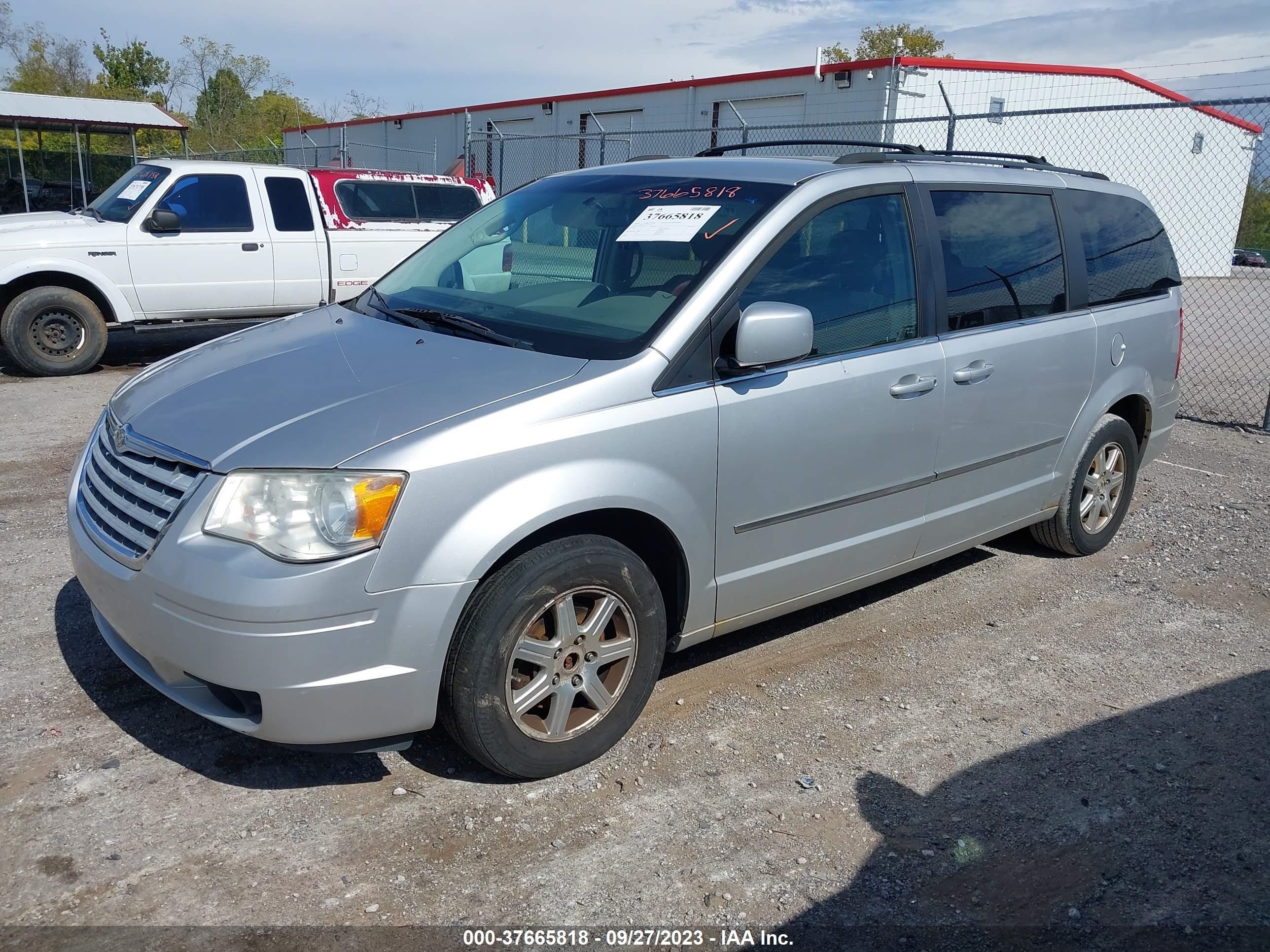 Photo 1 VIN: 2A4RR5D16AR125678 - CHRYSLER TOWN & COUNTRY 