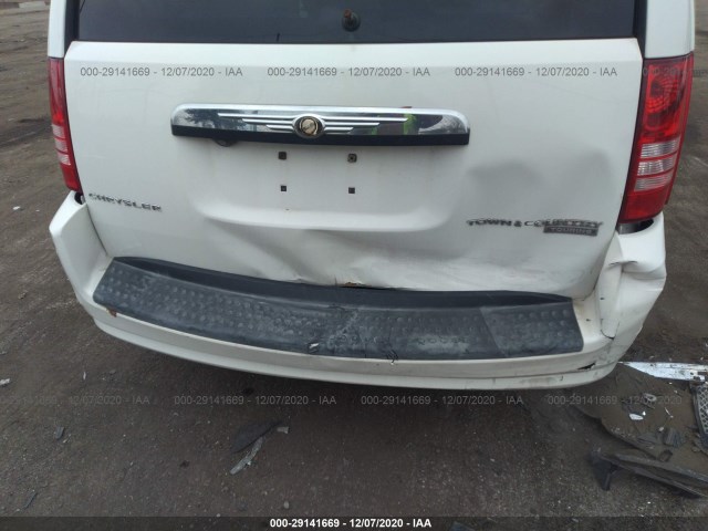 Photo 5 VIN: 2A4RR5D16AR130251 - CHRYSLER TOWN & COUNTRY 