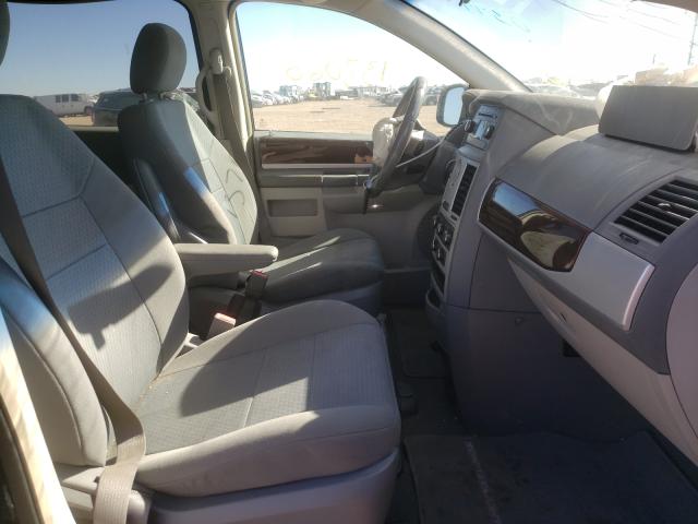 Photo 4 VIN: 2A4RR5D16AR150399 - CHRYSLER TOWN &AMP COU 