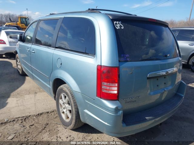 Photo 2 VIN: 2A4RR5D16AR151052 - CHRYSLER TOWN & COUNTRY 