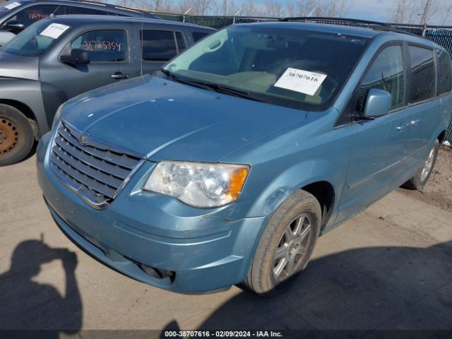 Photo 5 VIN: 2A4RR5D16AR151052 - CHRYSLER TOWN & COUNTRY 