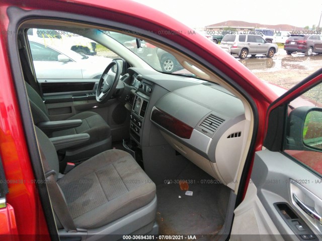 Photo 4 VIN: 2A4RR5D16AR151374 - CHRYSLER TOWN & COUNTRY 