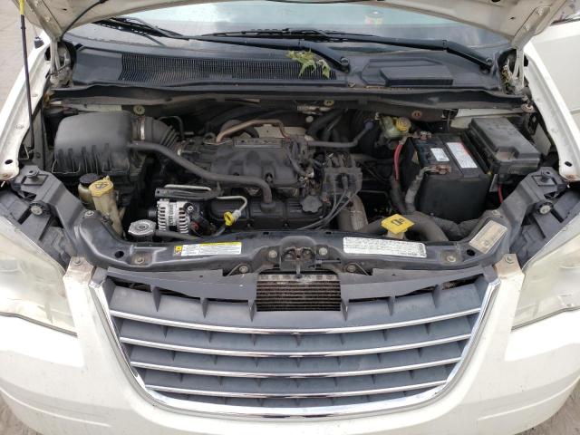 Photo 6 VIN: 2A4RR5D16AR152279 - CHRYSLER TOWN & COU 