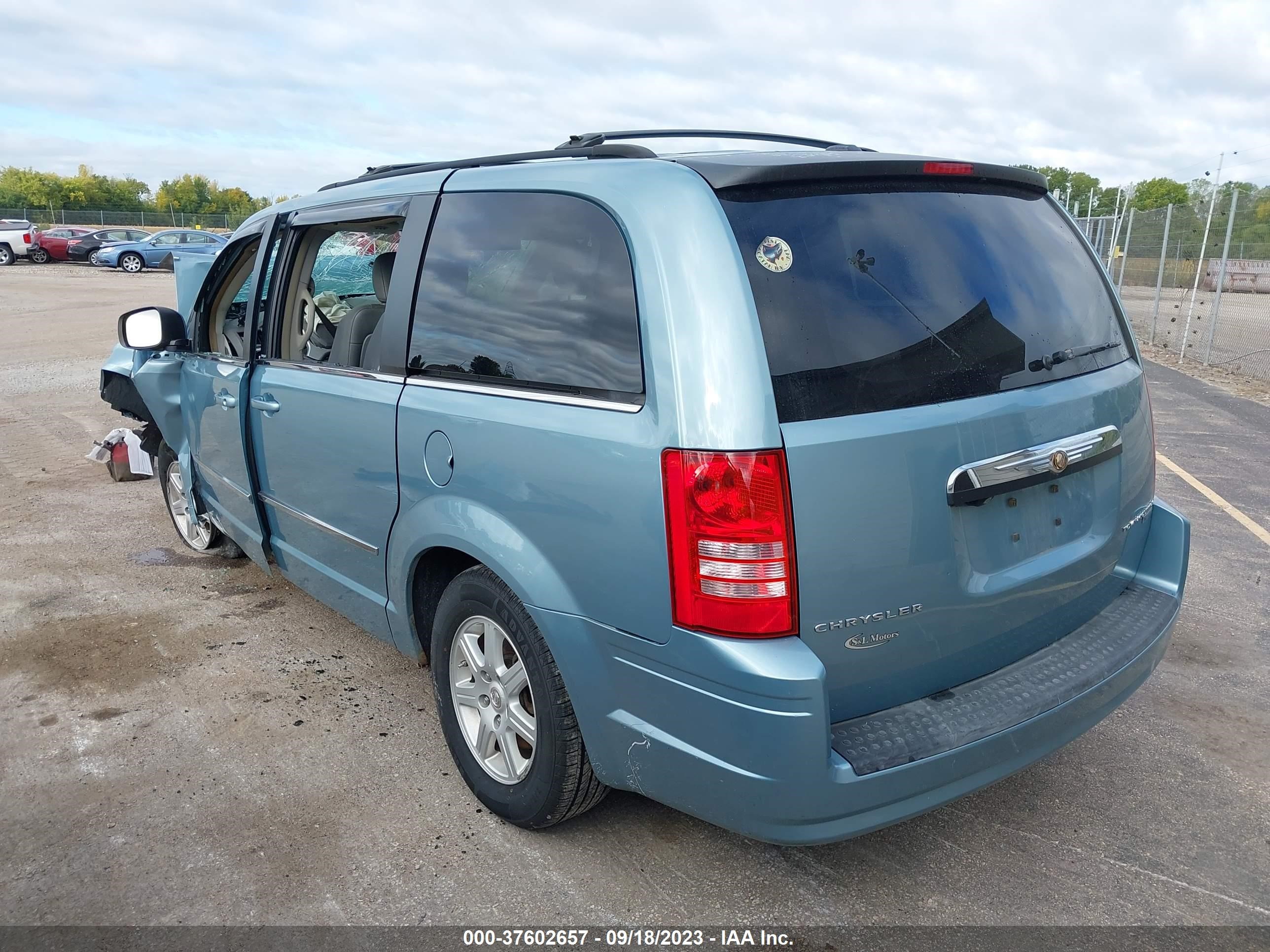 Photo 2 VIN: 2A4RR5D16AR164125 - CHRYSLER TOWN & COUNTRY 