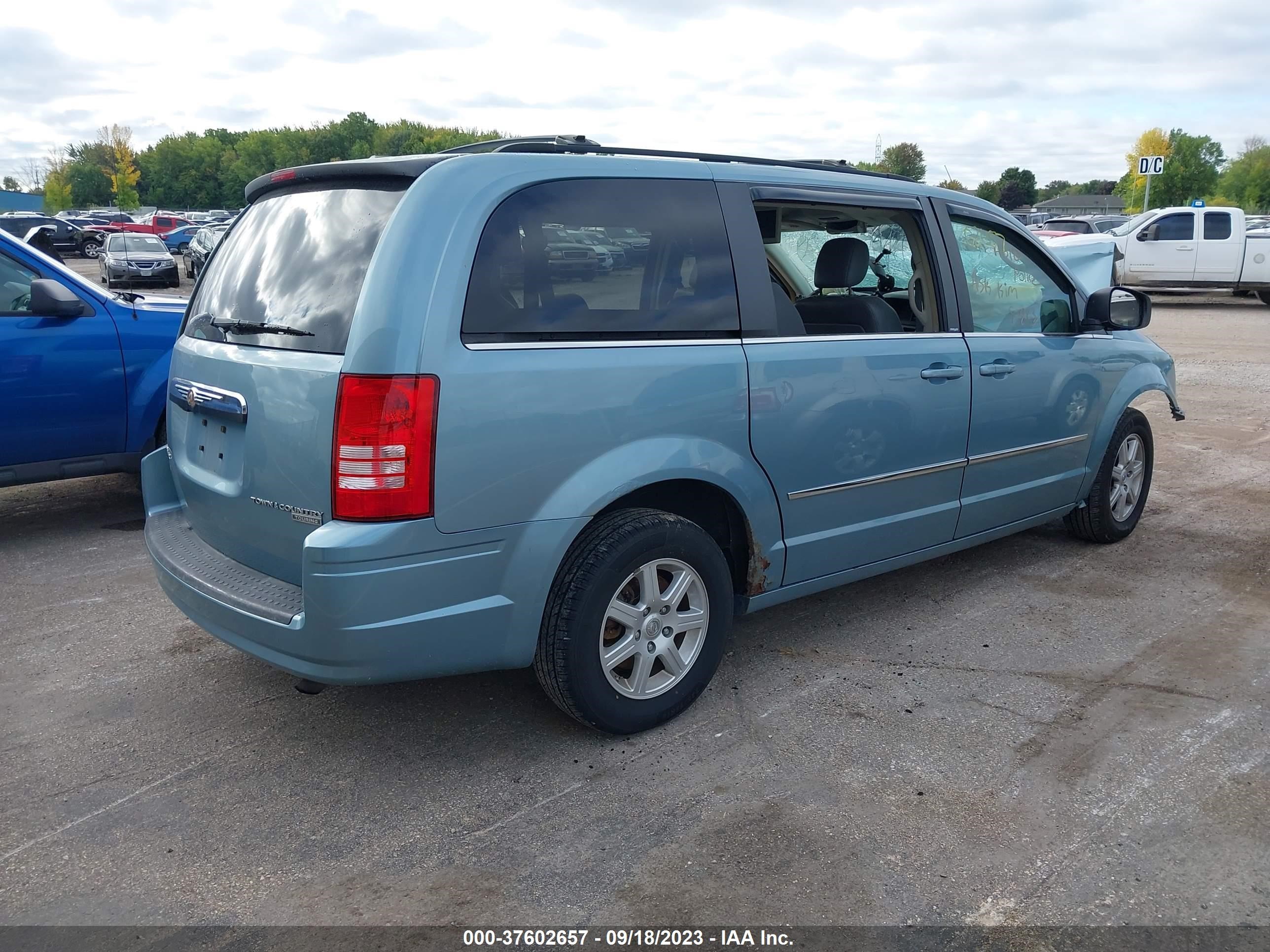 Photo 3 VIN: 2A4RR5D16AR164125 - CHRYSLER TOWN & COUNTRY 