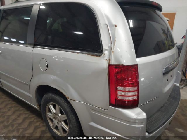 Photo 5 VIN: 2A4RR5D16AR164397 - CHRYSLER TOWN & COUNTRY 