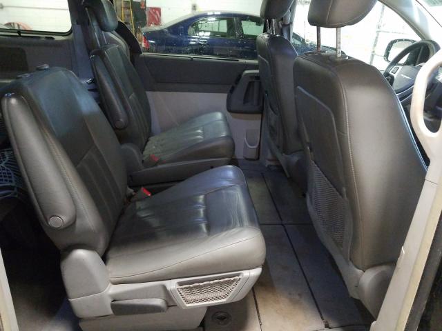 Photo 5 VIN: 2A4RR5D16AR188313 - CHRYSLER TOWN & COU 