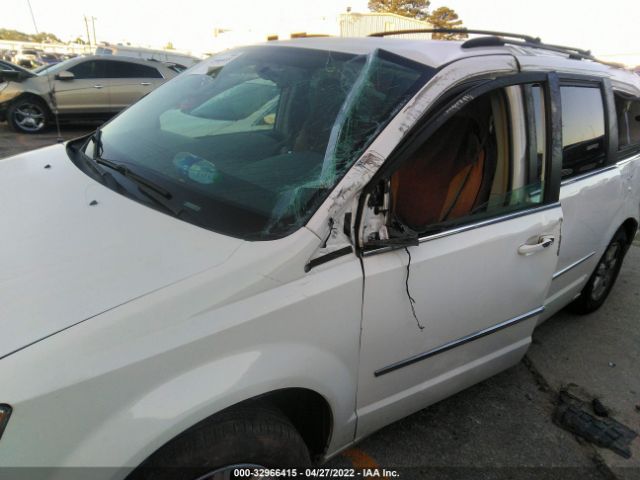 Photo 5 VIN: 2A4RR5D16AR204106 - CHRYSLER TOWN & COUNTRY 