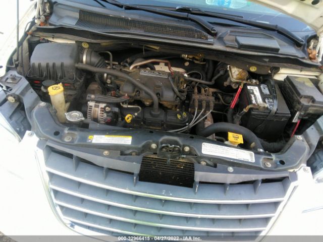 Photo 9 VIN: 2A4RR5D16AR204106 - CHRYSLER TOWN & COUNTRY 