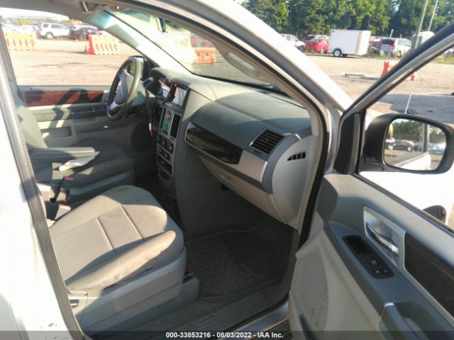 Photo 4 VIN: 2A4RR5D16AR235341 - CHRYSLER TOWN & COUNTRY 