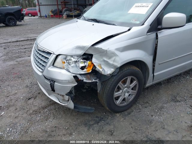 Photo 5 VIN: 2A4RR5D16AR271739 - CHRYSLER TOWN & COUNTRY 