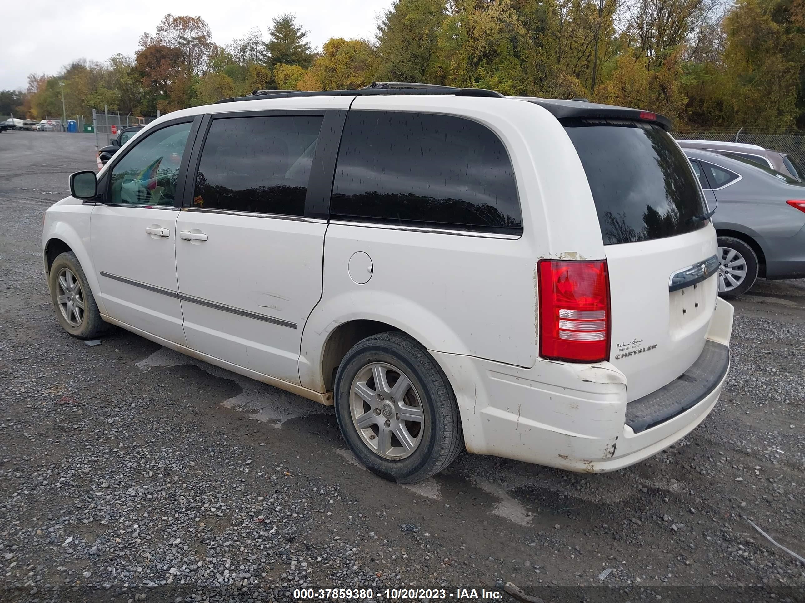 Photo 2 VIN: 2A4RR5D16AR278772 - CHRYSLER TOWN & COUNTRY 