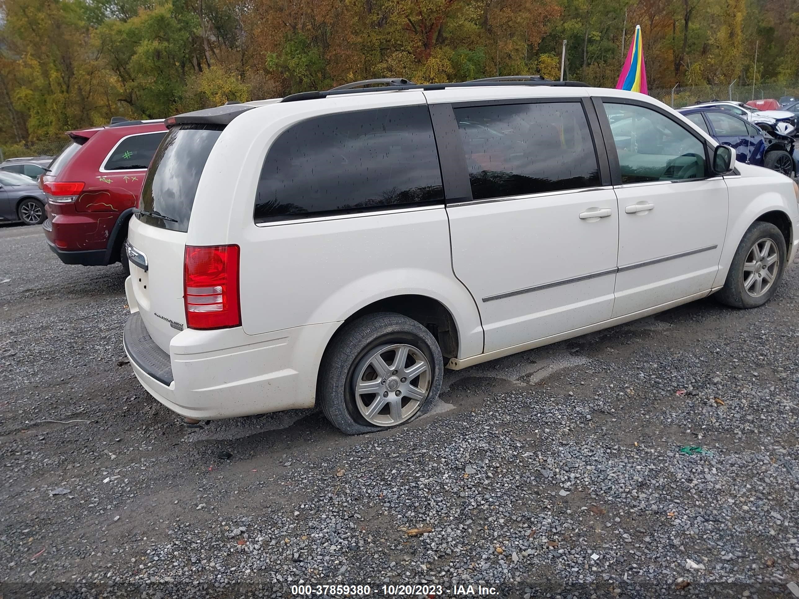 Photo 3 VIN: 2A4RR5D16AR278772 - CHRYSLER TOWN & COUNTRY 