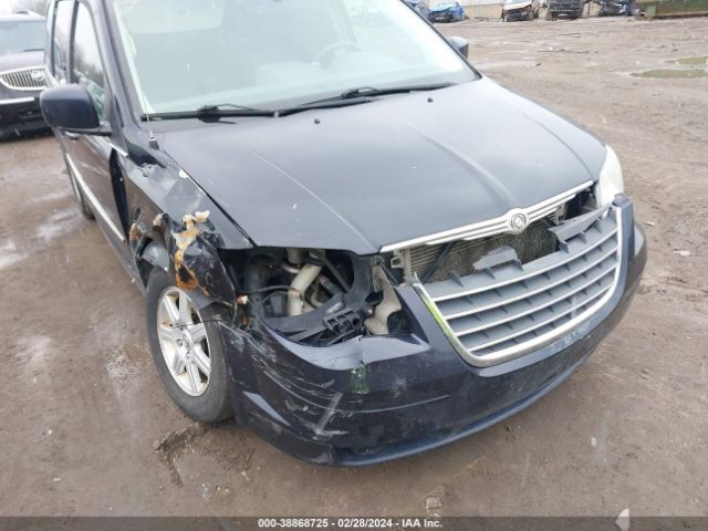 Photo 5 VIN: 2A4RR5D16AR282787 - CHRYSLER TOWN & COUNTRY 