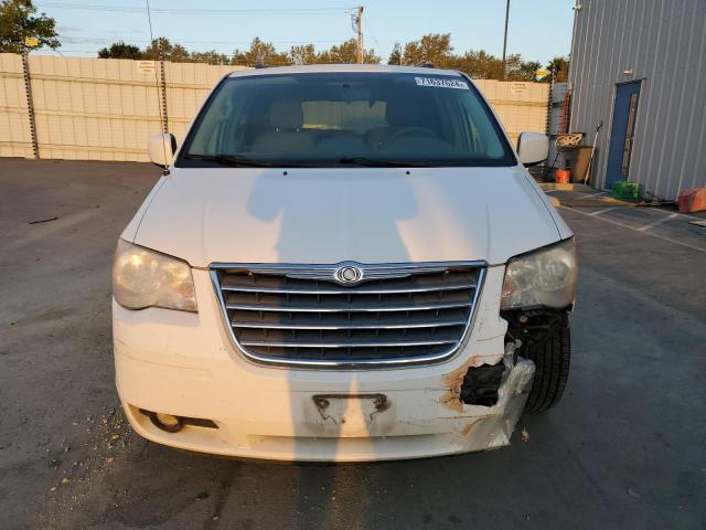 Photo 4 VIN: 2A4RR5D16AR285351 - CHRYSLER TOWN & COU 