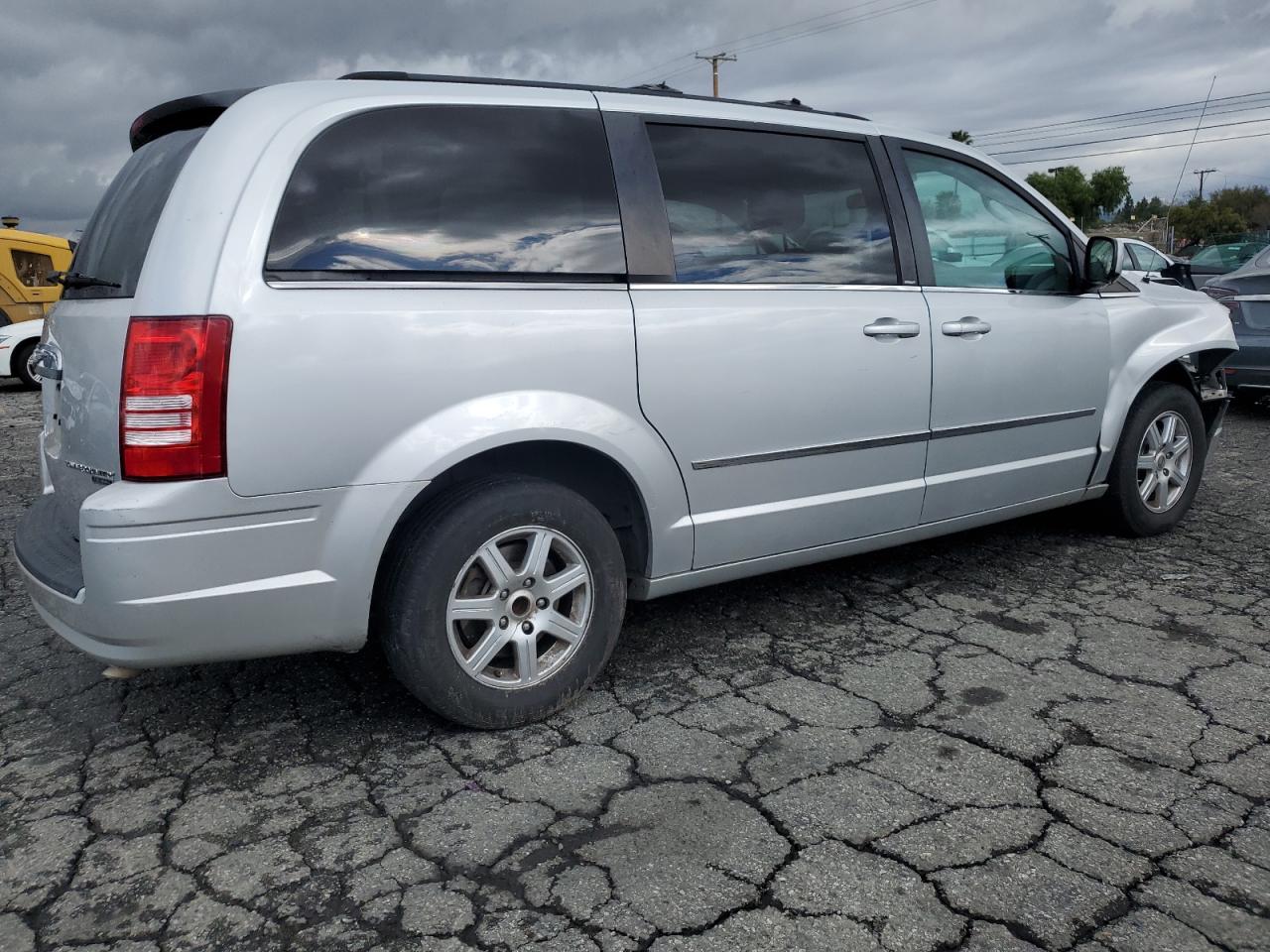 Photo 2 VIN: 2A4RR5D16AR359366 - CHRYSLER TOWN & COUNTRY 