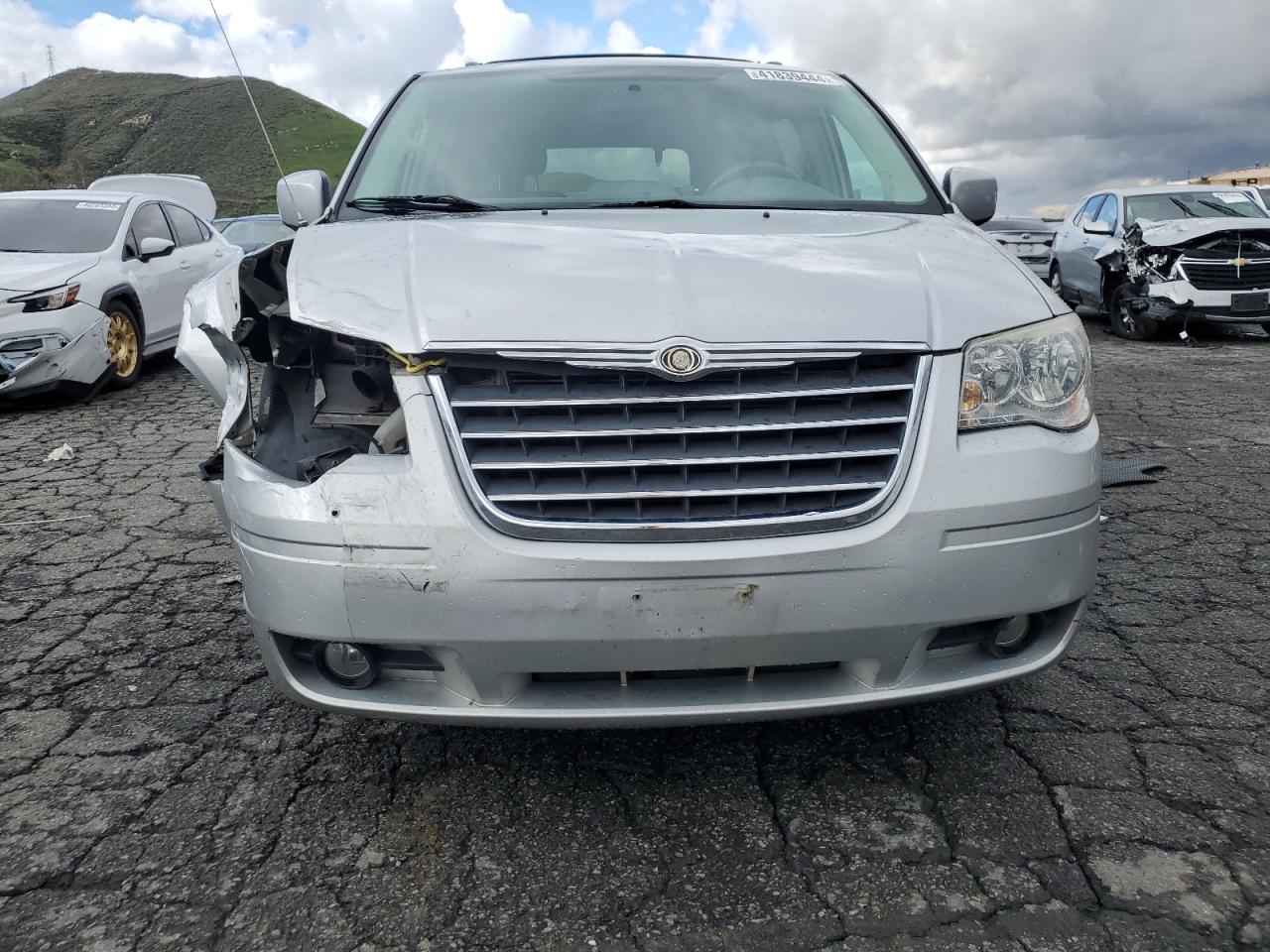 Photo 4 VIN: 2A4RR5D16AR359366 - CHRYSLER TOWN & COUNTRY 