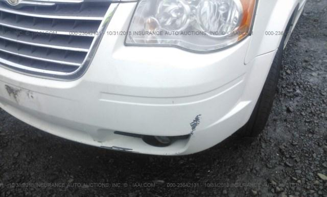 Photo 5 VIN: 2A4RR5D16AR373798 - CHRYSLER TOWN AND COUNTRY 