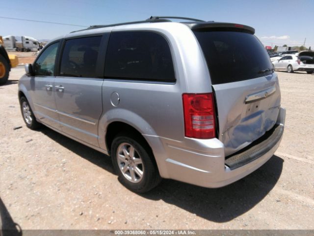 Photo 2 VIN: 2A4RR5D16AR413099 - CHRYSLER TOWN & COUNTRY 