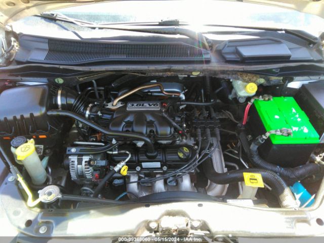 Photo 9 VIN: 2A4RR5D16AR413099 - CHRYSLER TOWN & COUNTRY 