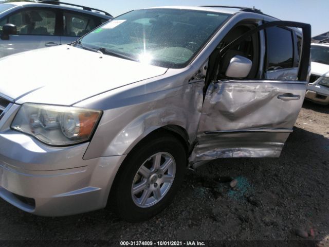 Photo 5 VIN: 2A4RR5D16AR413300 - CHRYSLER TOWN & COUNTRY 