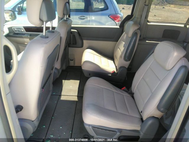 Photo 7 VIN: 2A4RR5D16AR413300 - CHRYSLER TOWN & COUNTRY 