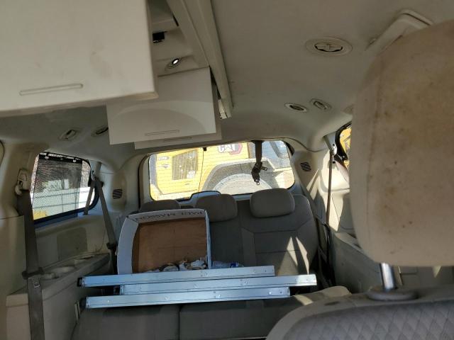 Photo 9 VIN: 2A4RR5D16AR449889 - CHRYSLER TOWN & COU 