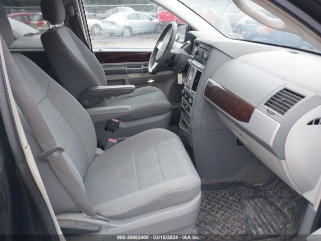 Photo 4 VIN: 2A4RR5D16AR451058 - CHRYSLER TOWN & COUNTRY 