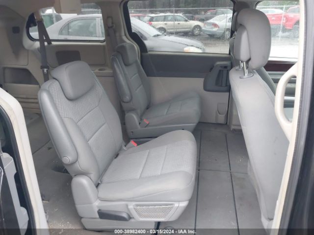 Photo 7 VIN: 2A4RR5D16AR451058 - CHRYSLER TOWN & COUNTRY 