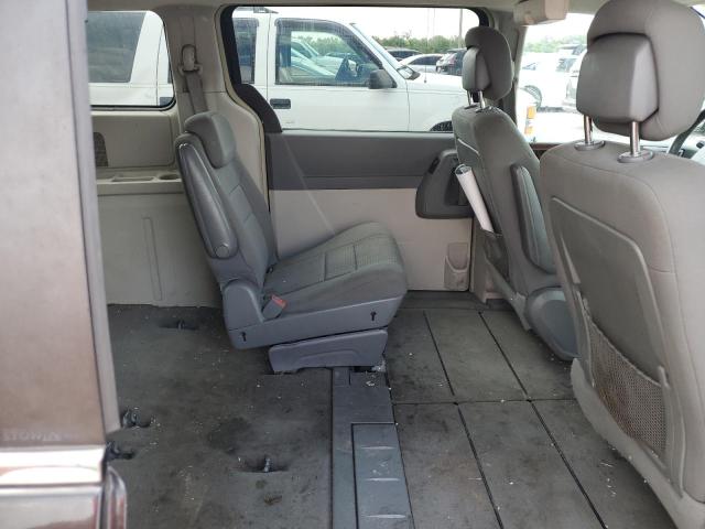 Photo 10 VIN: 2A4RR5D16AR457149 - CHRYSLER TOWN & COU 