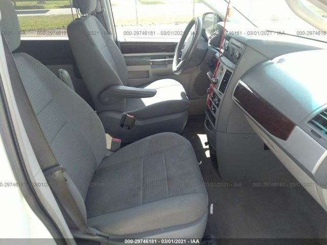 Photo 4 VIN: 2A4RR5D16AR463436 - CHRYSLER TOWN & COUNTRY 