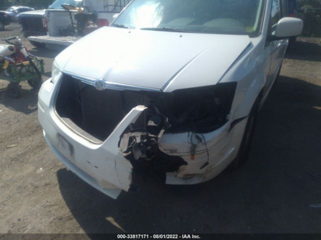 Photo 5 VIN: 2A4RR5D16AR491348 - CHRYSLER TOWN & COUNTRY 