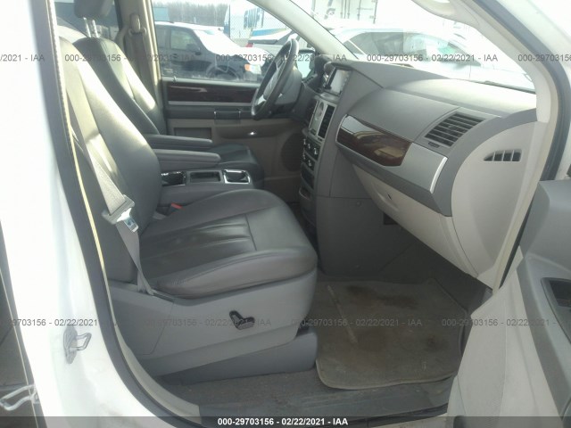 Photo 4 VIN: 2A4RR5D17AR104127 - CHRYSLER TOWN & COUNTRY 