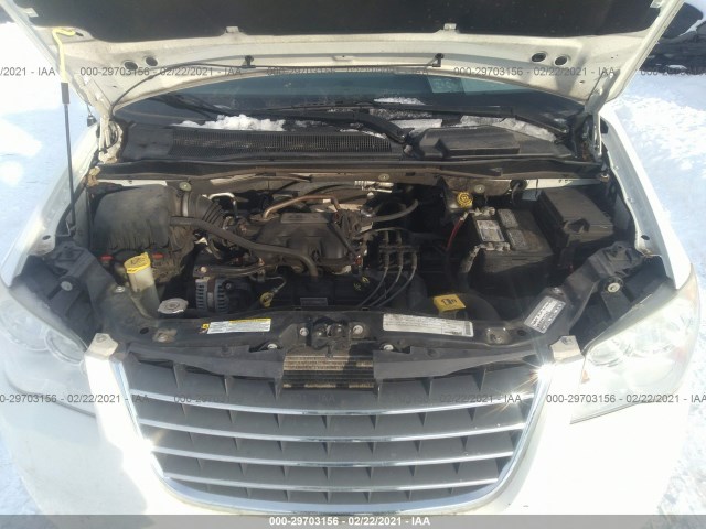 Photo 9 VIN: 2A4RR5D17AR104127 - CHRYSLER TOWN & COUNTRY 