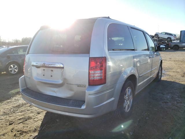 Photo 3 VIN: 2A4RR5D17AR104550 - CHRYSLER TOWN & COU 