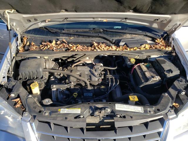 Photo 6 VIN: 2A4RR5D17AR104550 - CHRYSLER TOWN & COU 