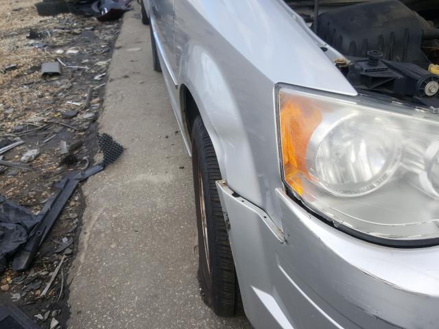 Photo 8 VIN: 2A4RR5D17AR109554 - CHRYSLER TOWN & COU 