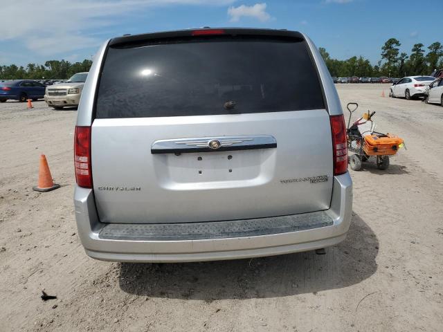 Photo 5 VIN: 2A4RR5D17AR116990 - CHRYSLER TOWN & COU 