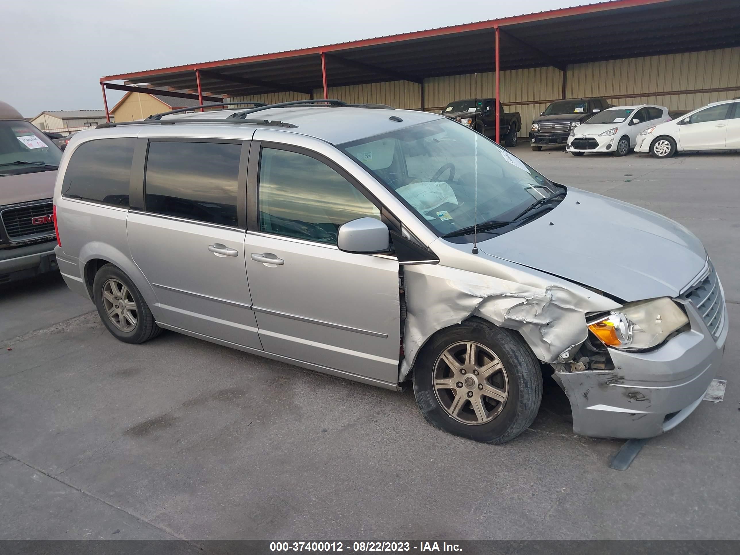 Photo 12 VIN: 2A4RR5D17AR126094 - CHRYSLER TOWN & COUNTRY 