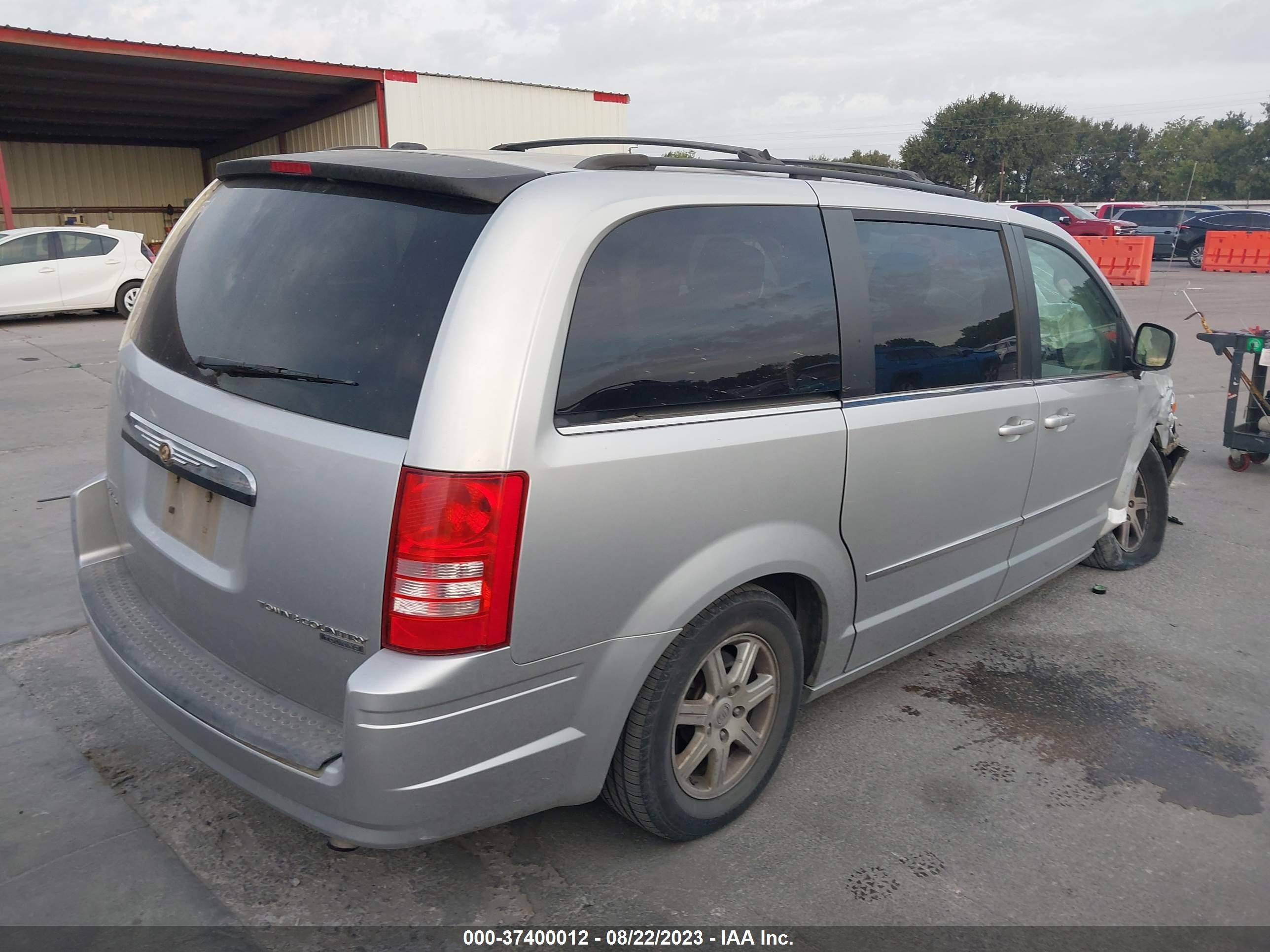 Photo 3 VIN: 2A4RR5D17AR126094 - CHRYSLER TOWN & COUNTRY 