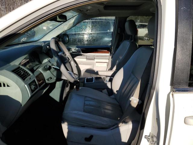 Photo 6 VIN: 2A4RR5D17AR162741 - CHRYSLER TOWN & COU 