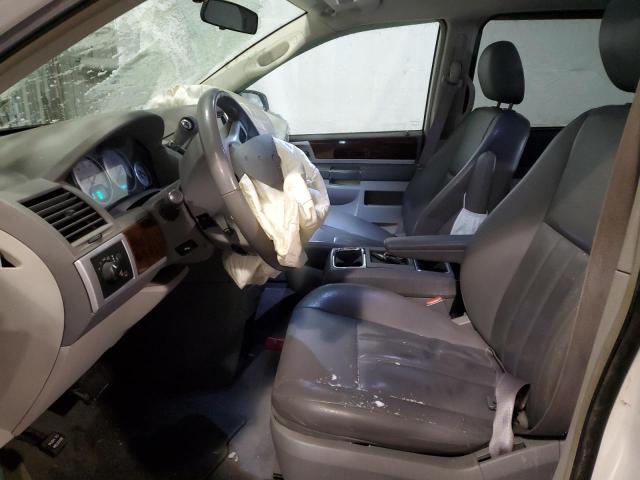 Photo 6 VIN: 2A4RR5D17AR178423 - CHRYSLER TOWN & COU 