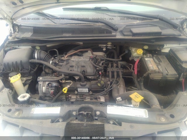 Photo 9 VIN: 2A4RR5D17AR213932 - CHRYSLER TOWN & COUNTRY 